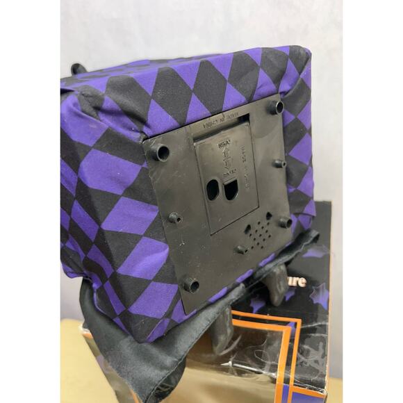 Vintage Gemmy Animated Halloween Witch in Chair Petting Cat Lights & Sou… - Picture 9 of 12